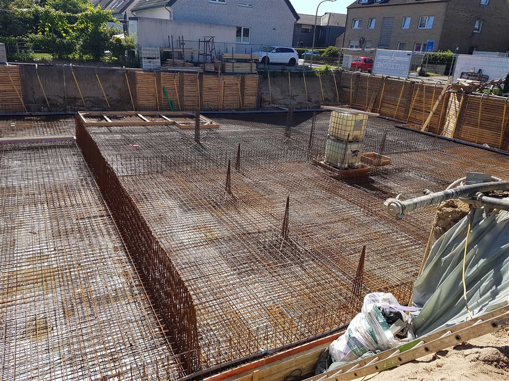 Bewehrung der Fundamente vor dem Betonieren